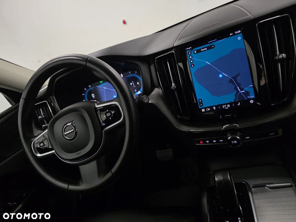 Volvo XC 60 B4 D AWD Plus Dark - 8