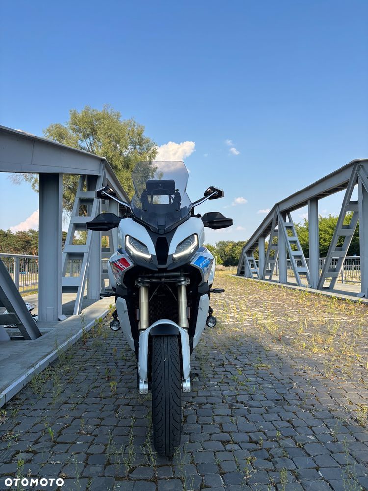 BMW XR - 8