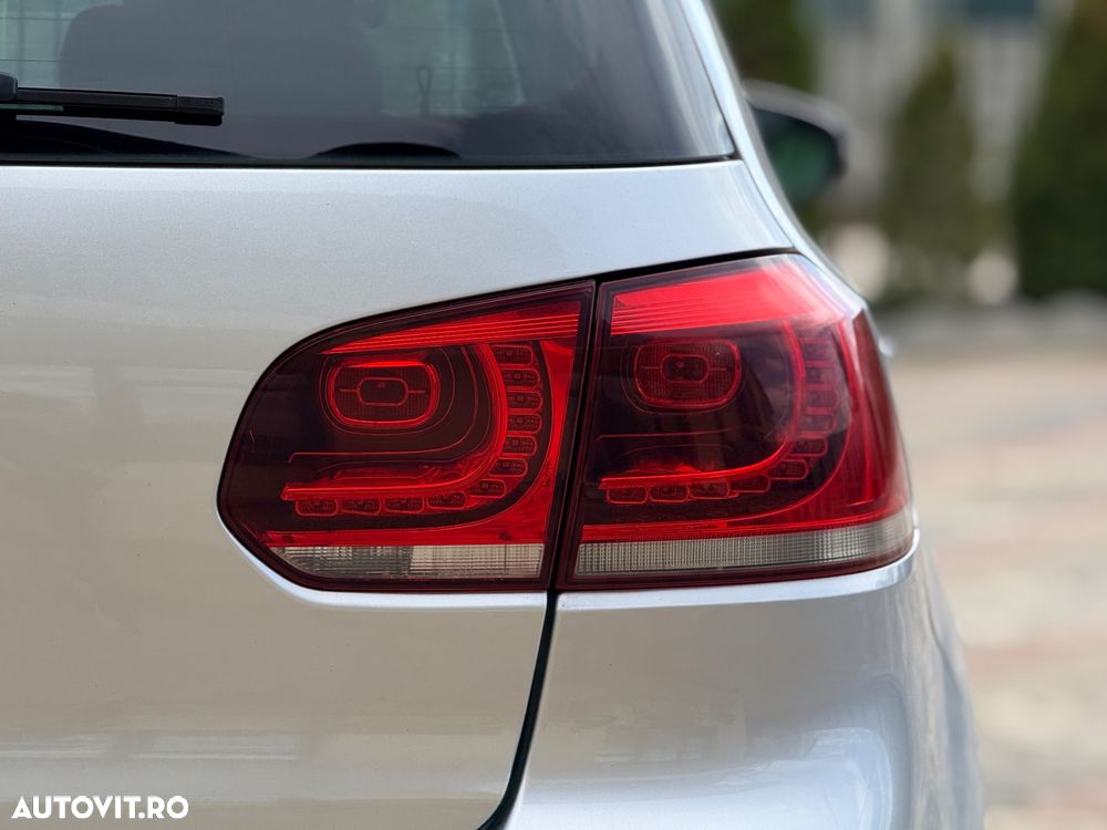 Volkswagen Golf 1.6 TDI DPF Exclusive - 19