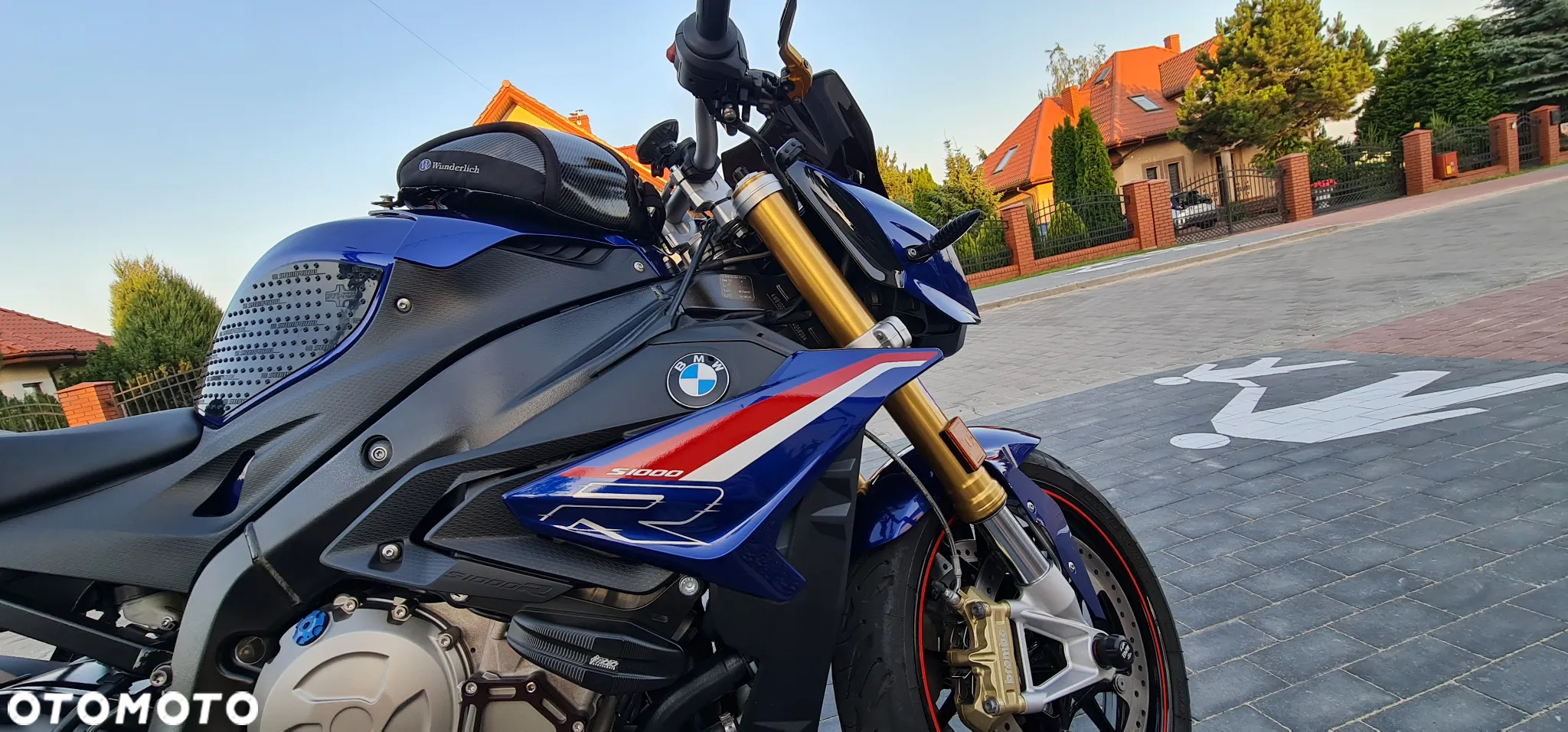 BMW S - 24