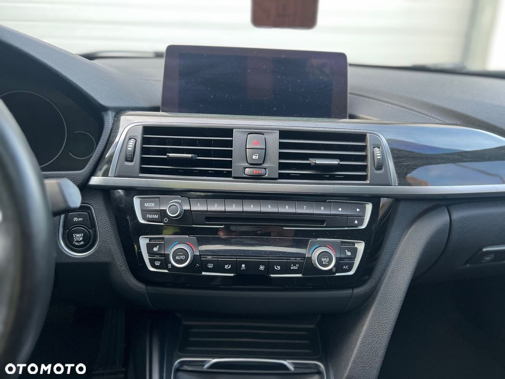 BMW Seria 3 330i xDrive M Sport Shadow - 16