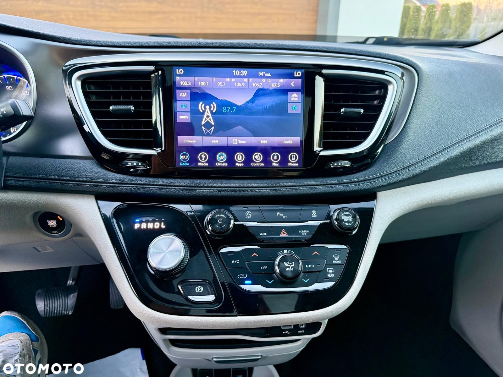 Chrysler Pacifica - 23