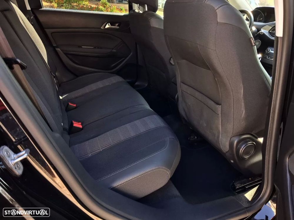 Peugeot 308 SW 1.2 PureTech Allure Pack - 23