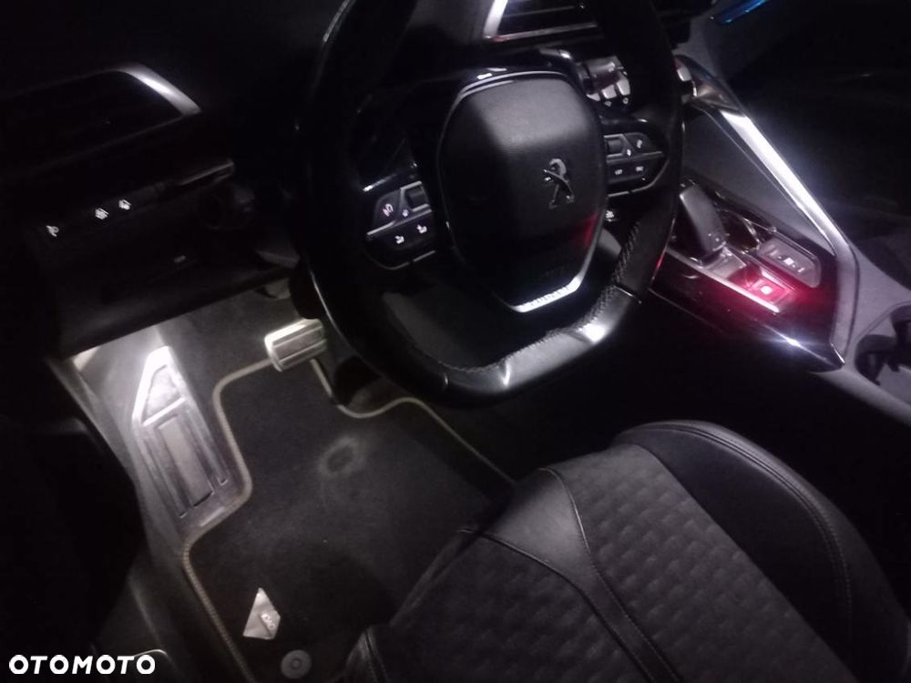 Peugeot 3008 1.2 PureTech Road Trip S&S EAT8 - 6