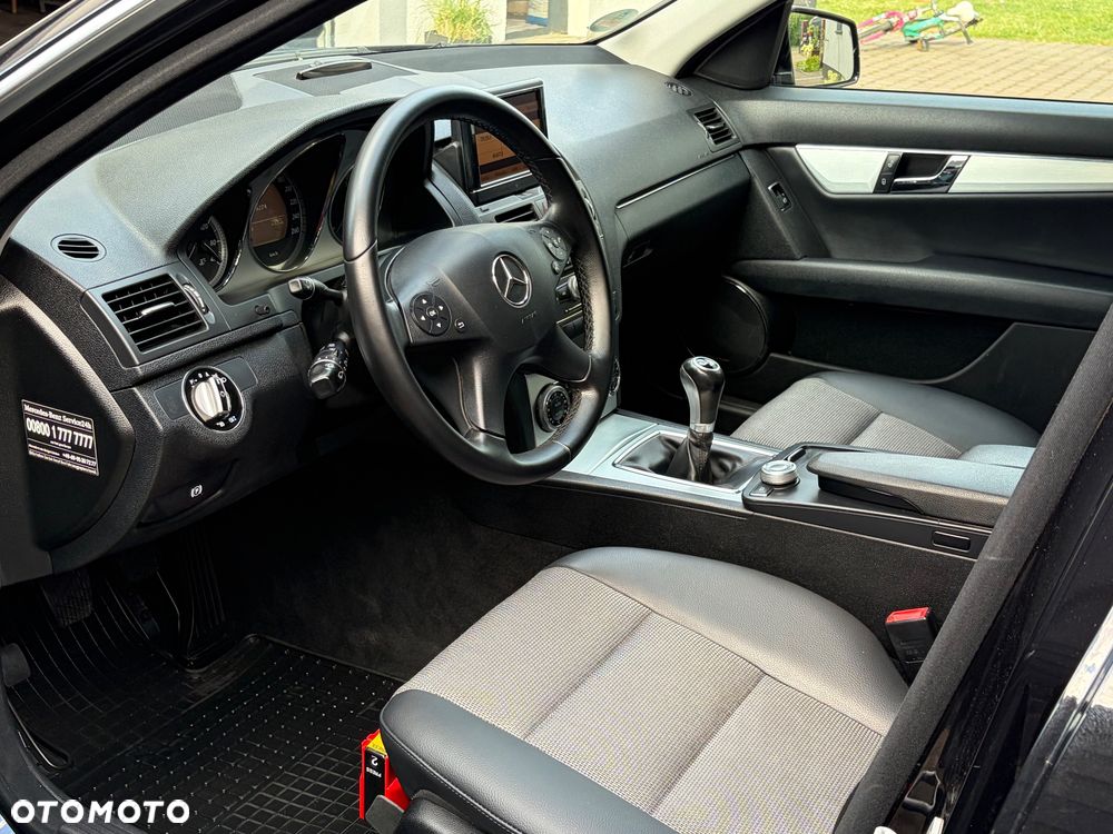 Mercedes-Benz Klasa C 180 Kompressor BlueEFFICIENCY Avantgarde - 23