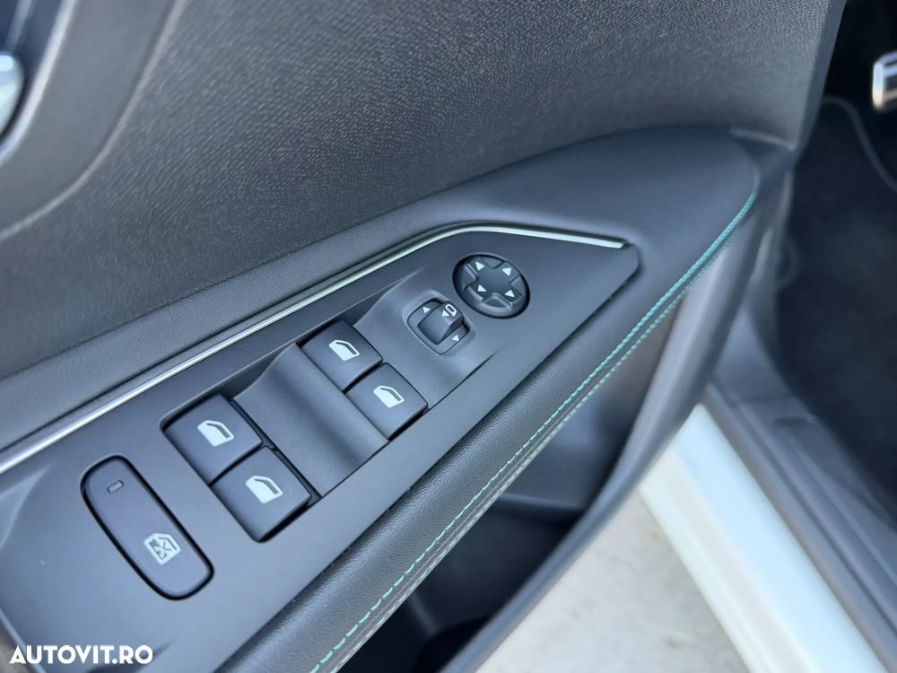 Peugeot 3008 PHEV 300 EAT8 4X4 GT - 38