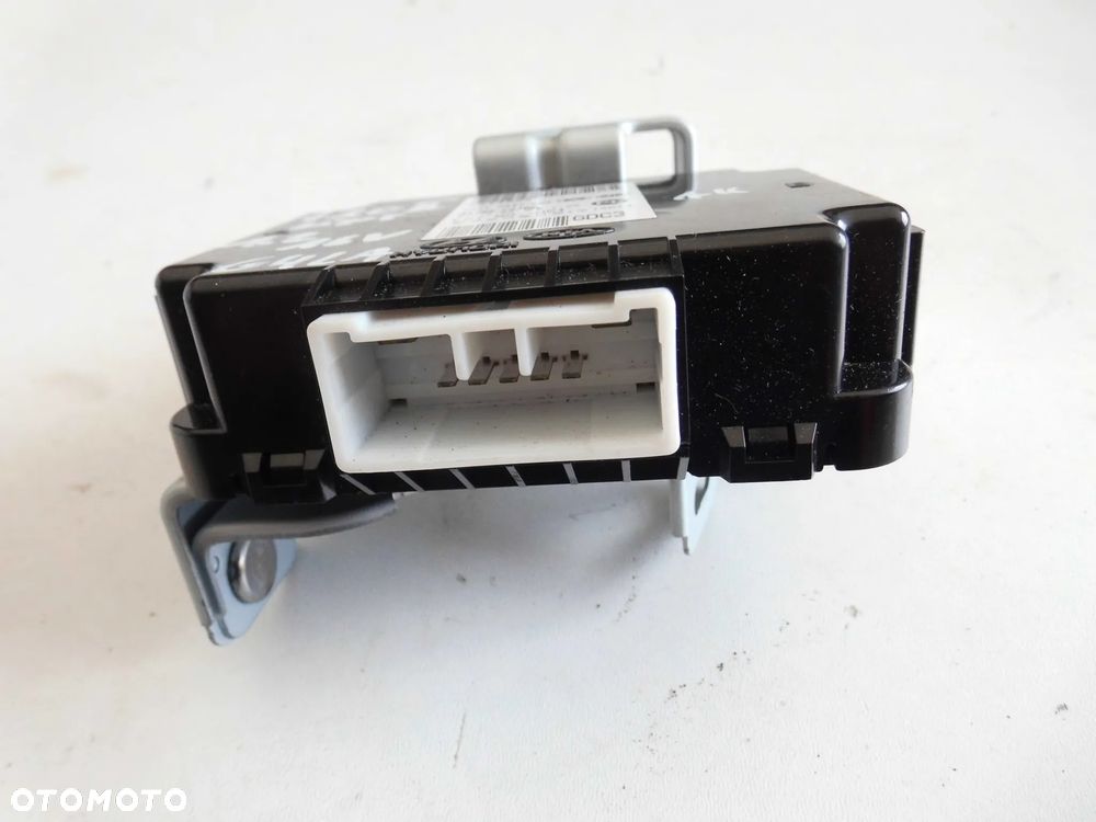 MODUŁ STEROWNIK SENSOR UNIT ASSY BCM  95300-C8300 HYUNDAI I20 II LIFT 1.2 16V 2018r. - 2