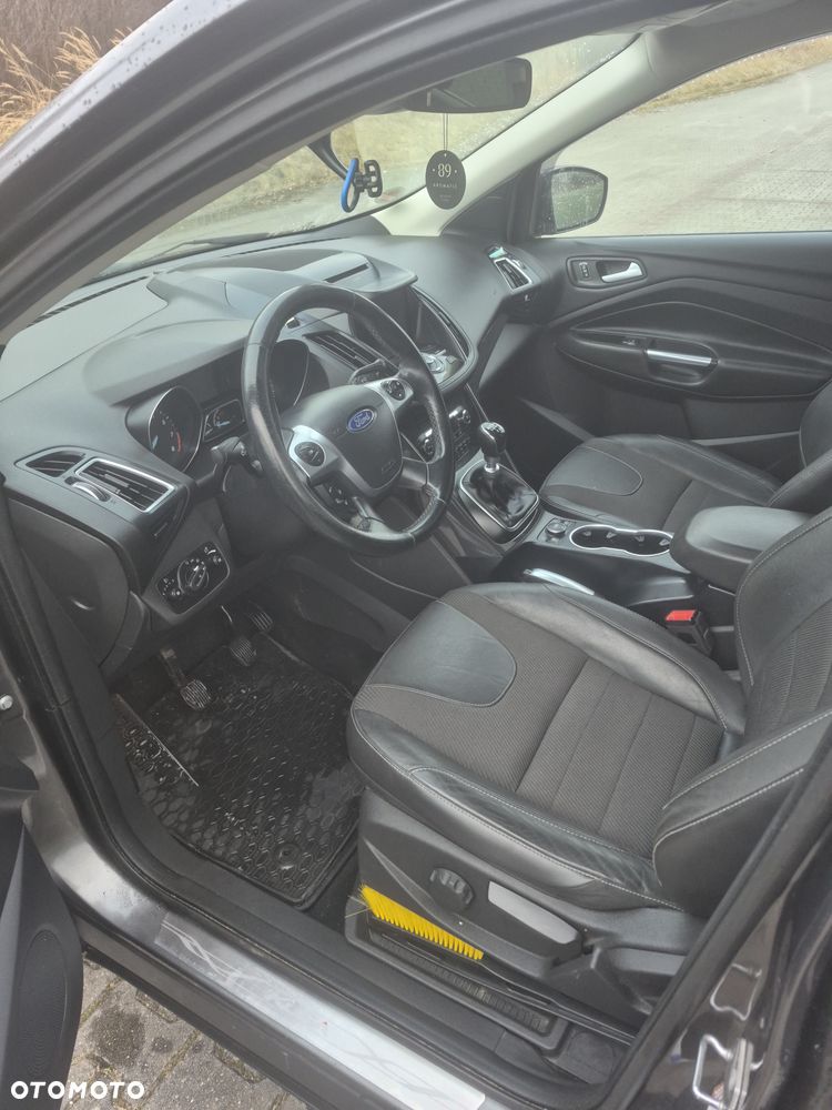 Ford Kuga 1.5 EcoBoost 2x4 Titanium - 25