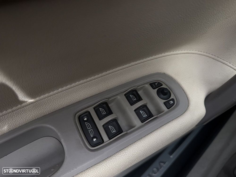 Volvo C70 2.0 D Momentum - 40