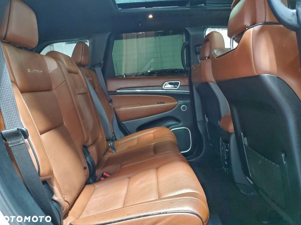 Jeep Grand Cherokee - 12