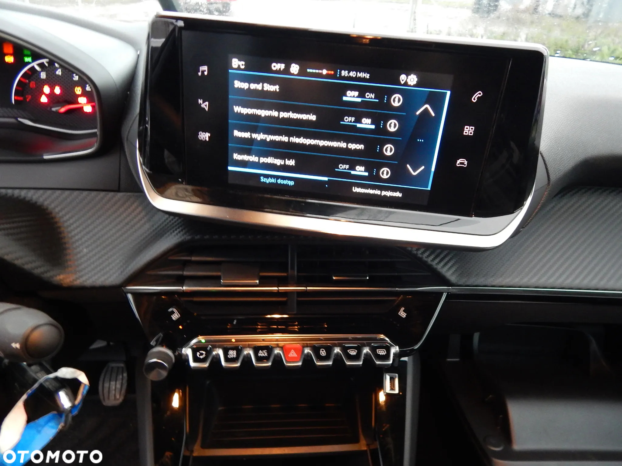 Peugeot 208 - 16