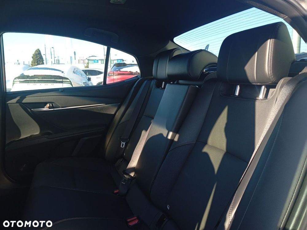 Toyota Camry - 17