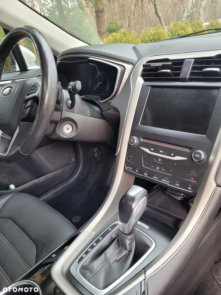 Ford Fusion 2.0 EcoBoost Titanium - 12