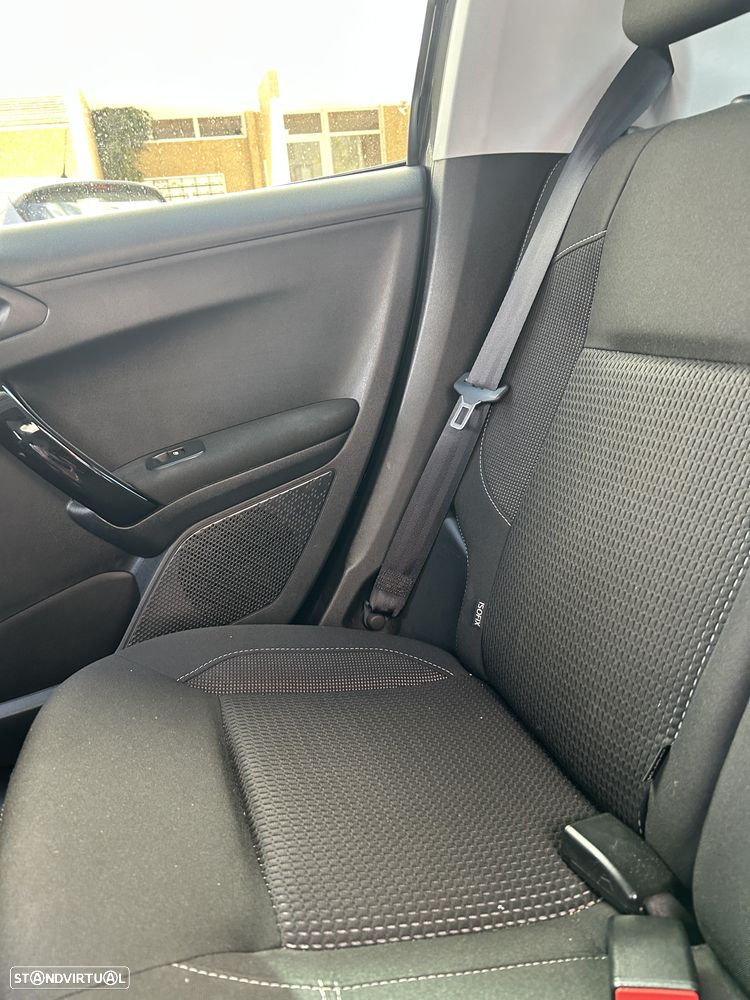 Peugeot 208 PureTech 110 Stop & Start Allure - 11