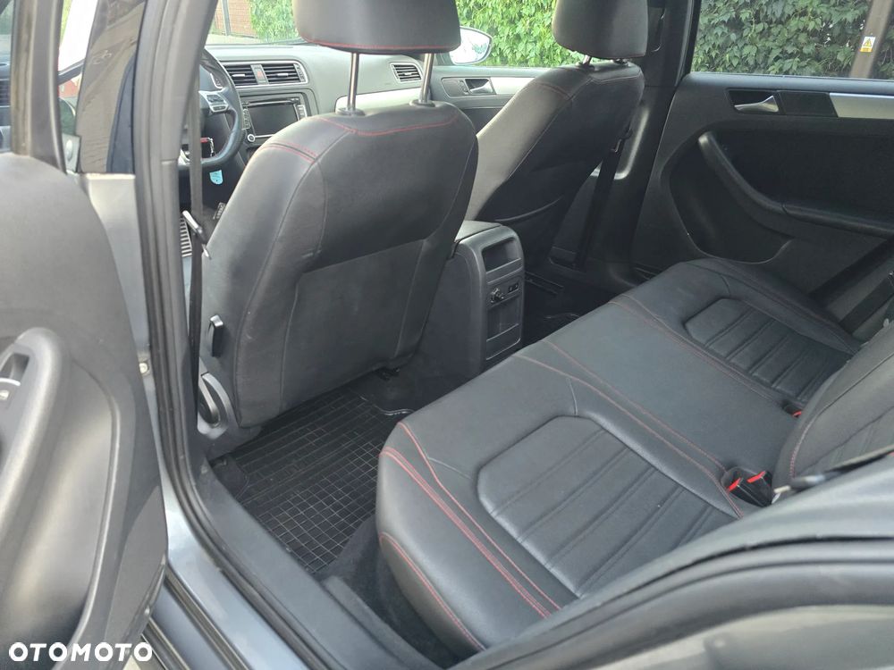 Volkswagen Jetta 2.0 TSI Highline - 22