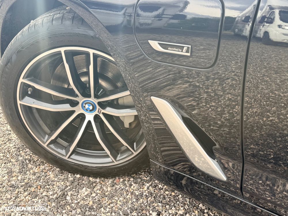 BMW 530 e Pack Desportivo M - 13