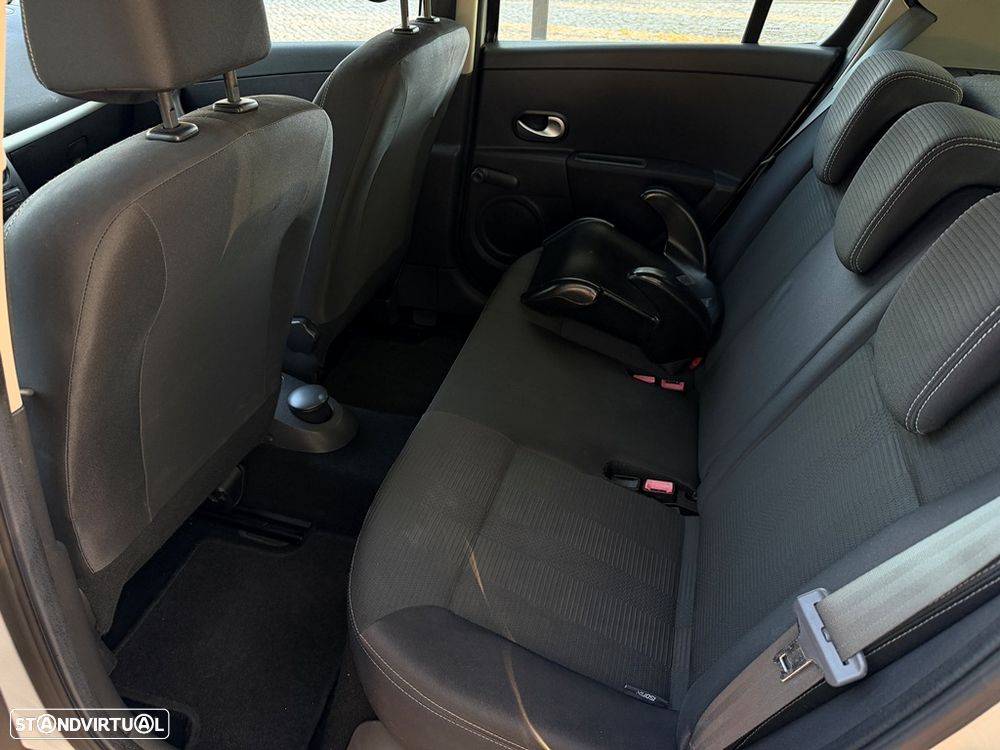 Renault Clio 1.5 dCi Dynamique S - 16