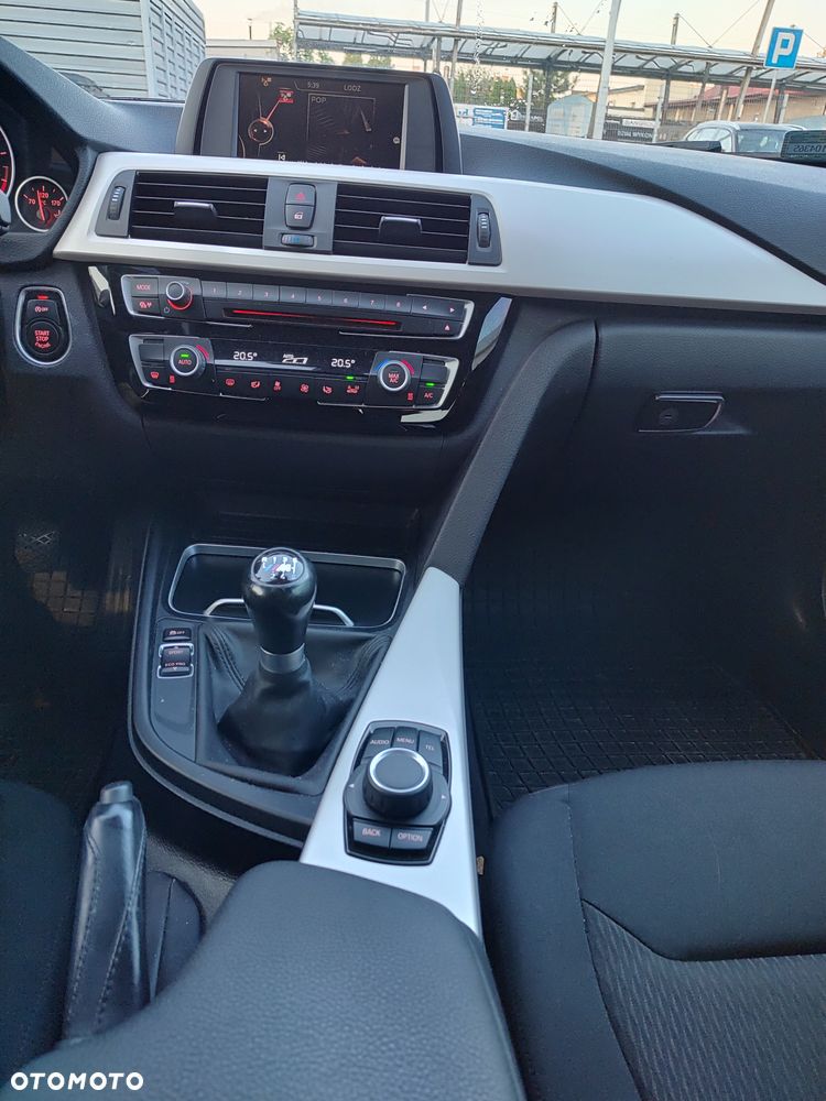 BMW Seria 3 318i - 9