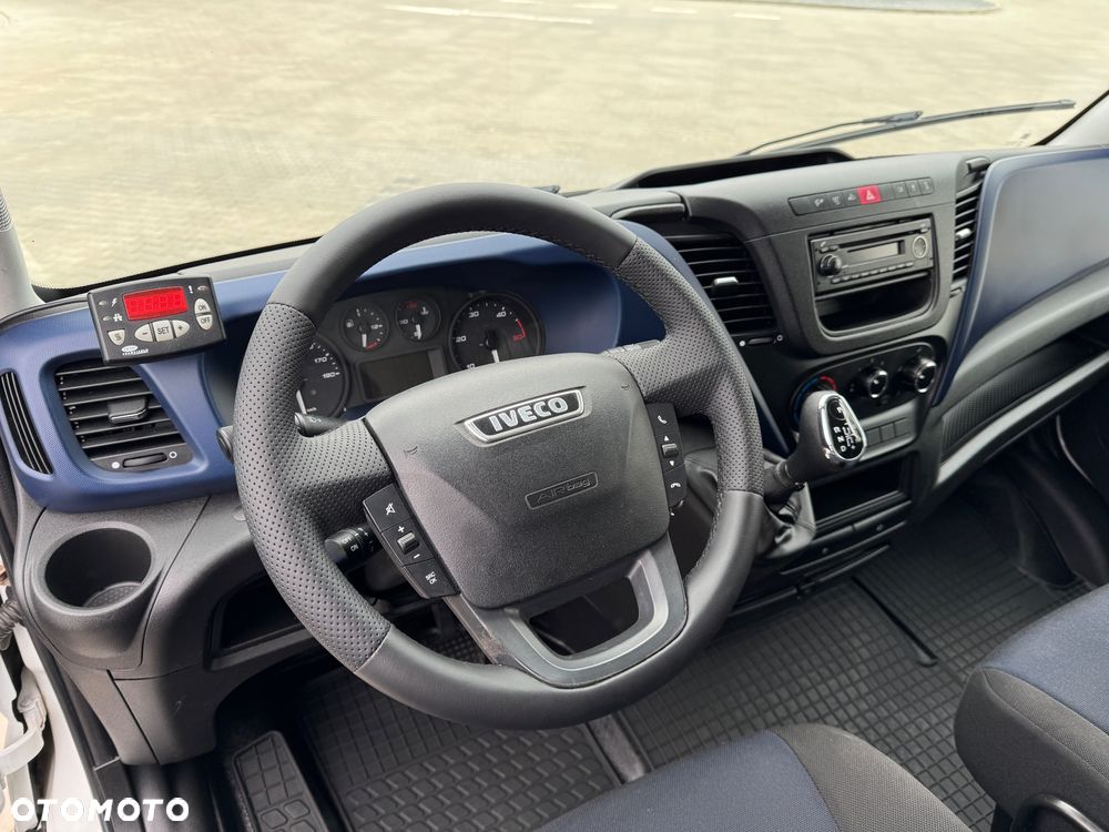 Iveco Daily‼️35/50C18‼️3.0 HI-MATIC Chłodnia/Mroźnia zakres -29C/+20C Grzanie Carrier XARIOS 500 Grube Ściany/Podłoga Przegroda komorowa‼️ na bliźniaku Poduszki Pneumatyczne DMC3500kg Zewnętrzne źródło zasilania 400V - 17