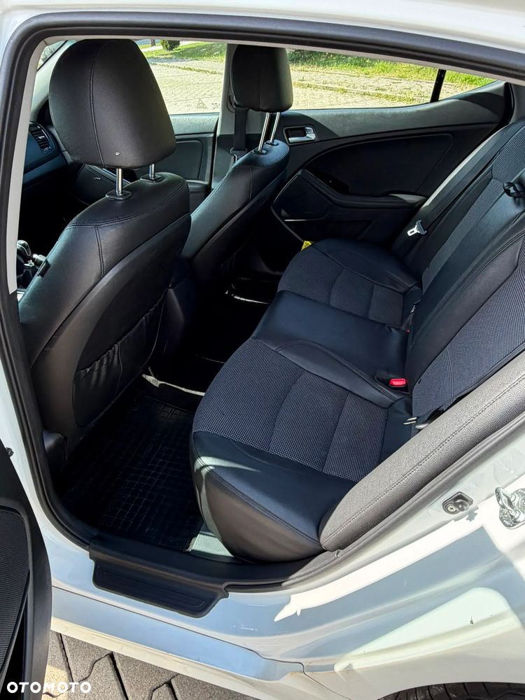 Kia Optima 2.0 L - 7