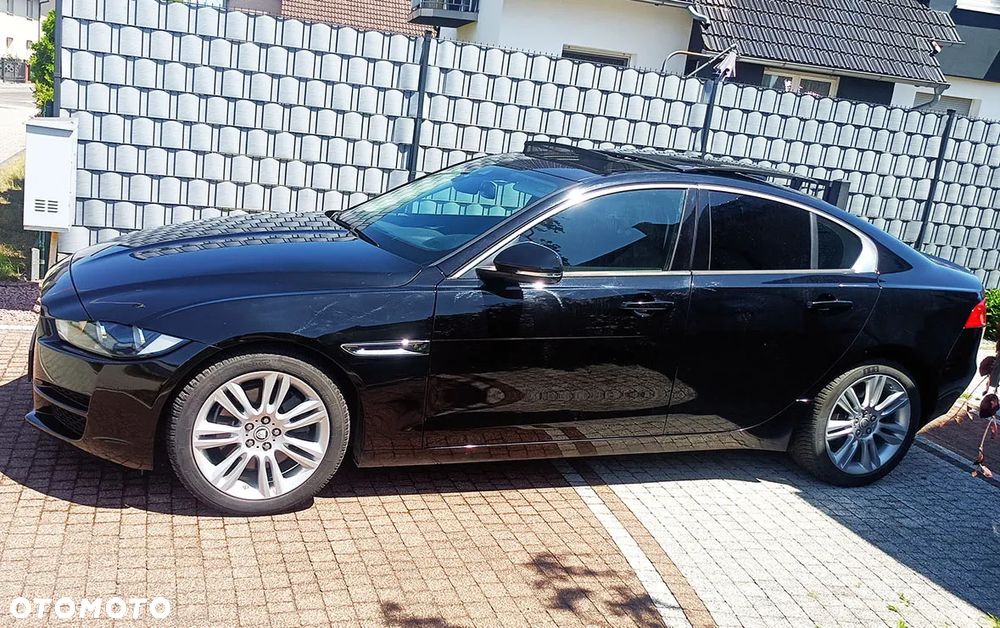 Jaguar XE 2.0 T Pure - 1