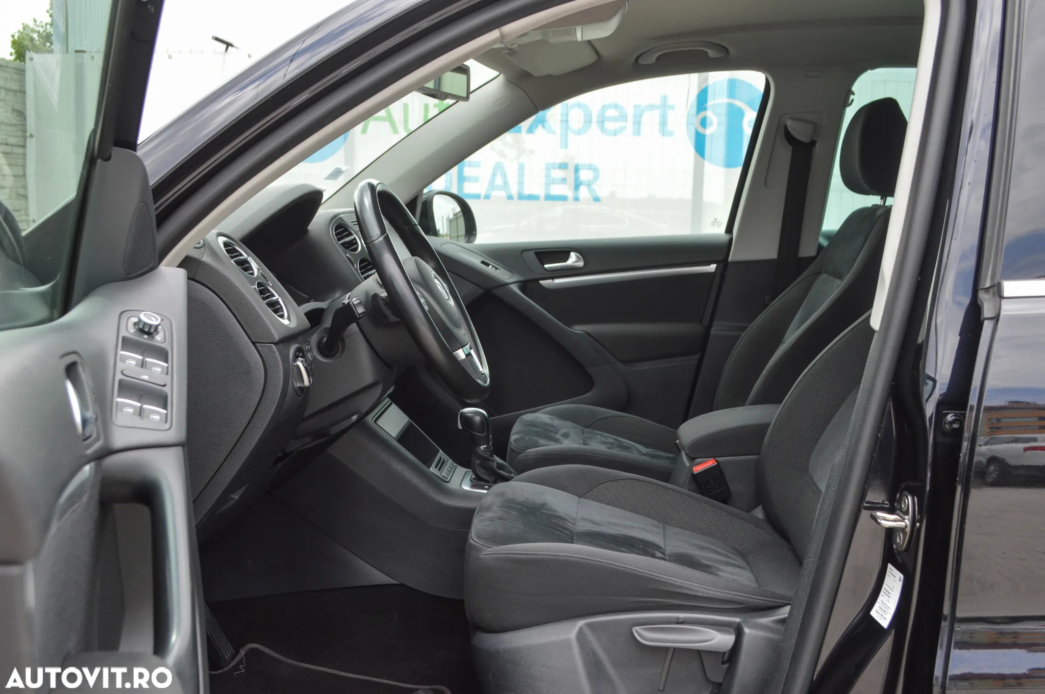 Volkswagen Tiguan 2.0 TDI DPF 4Motion BlueMotion Technology DSG Lounge Sport & Style - 23