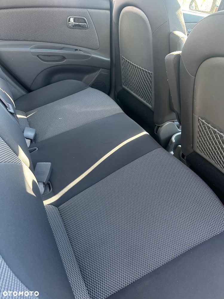 Kia Rio - 10
