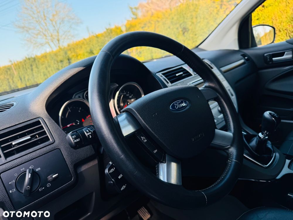 Ford Kuga 2.0 TDCi 4x4 Titanium - 26