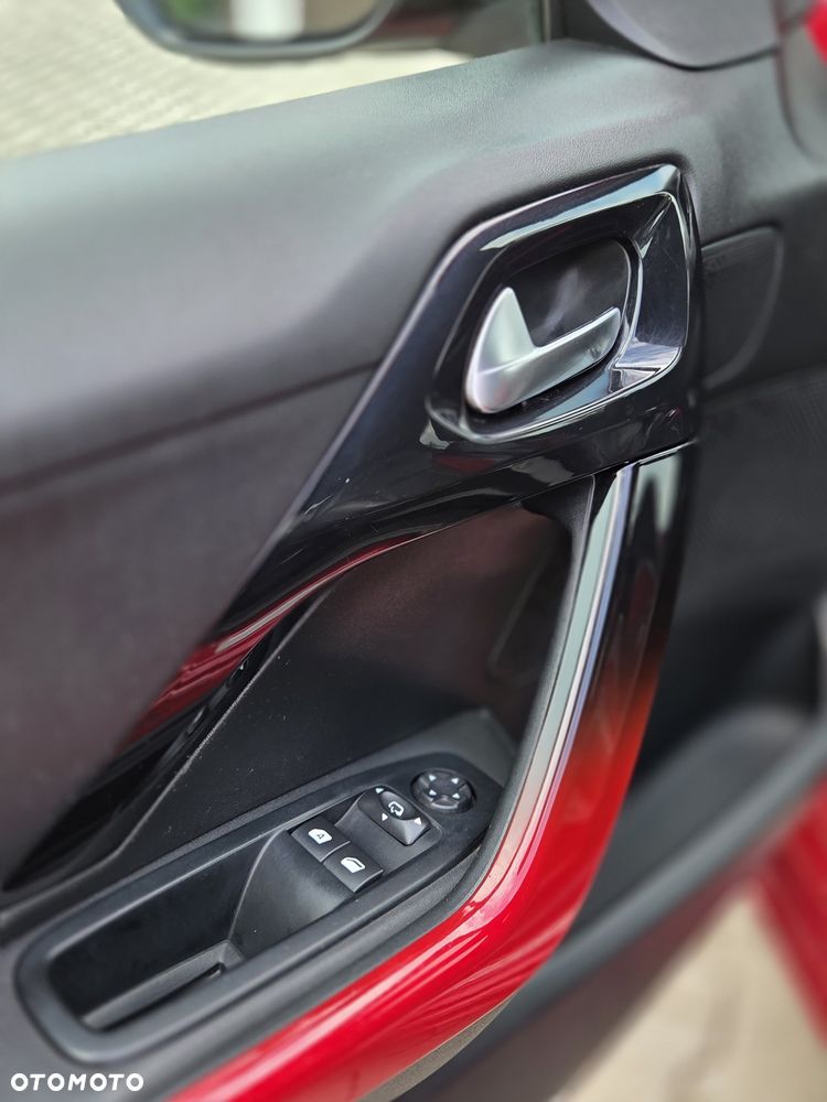 Peugeot 208 1.6 THP GTi - 11