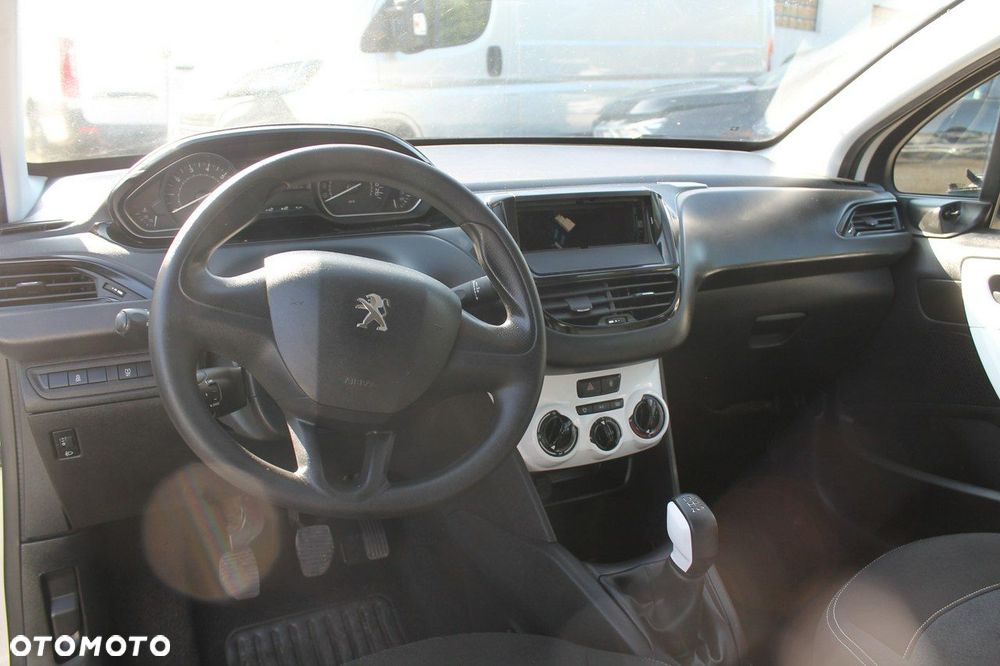 Peugeot 208 - 11