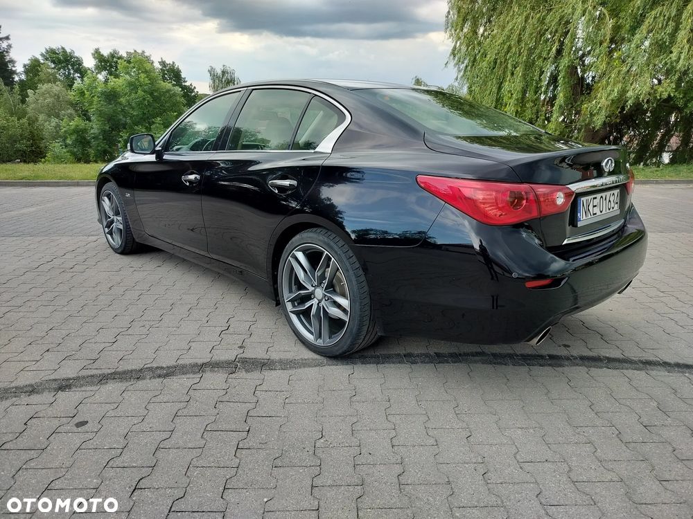 Infiniti Q50 2.0t Sport Sound Studio by Bose - 10