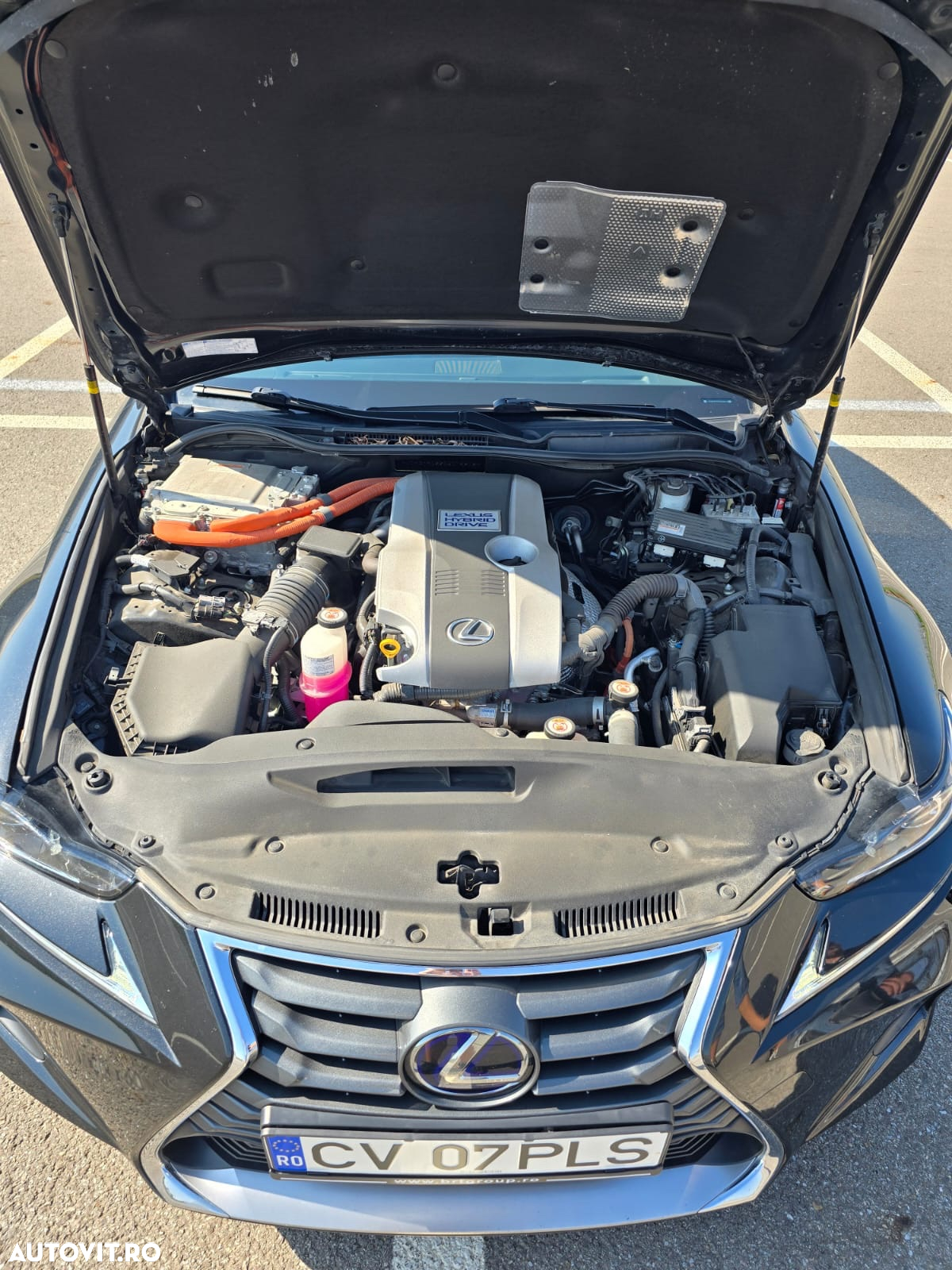 Lexus Seria IS 300h - 12