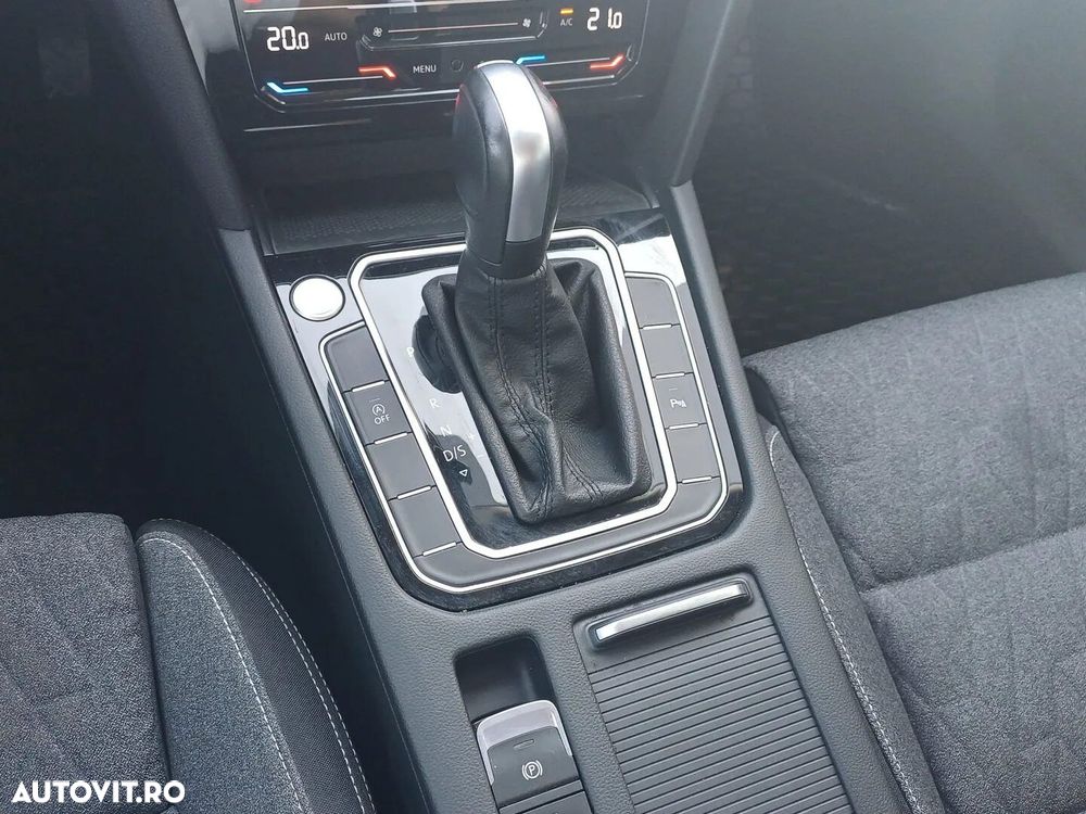 Volkswagen Passat - 21