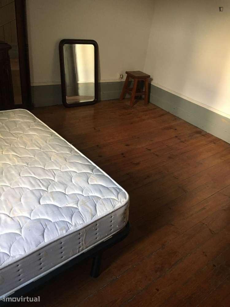 Quarto - localizado em Baixa Coimbra - Grande imagem: 3/12