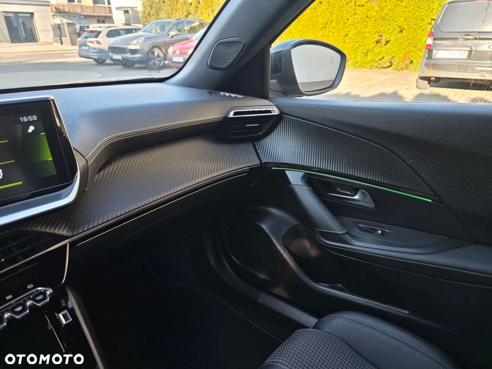 Peugeot 2008 PureTech 130 EAT8 GT - 32