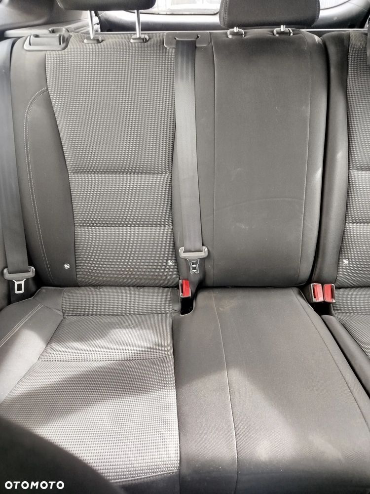 Hyundai i30 1.6 Classic + - 20