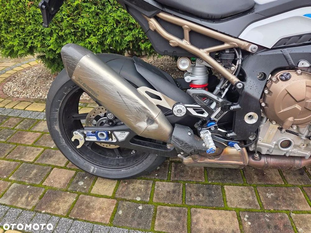 BMW S - 13