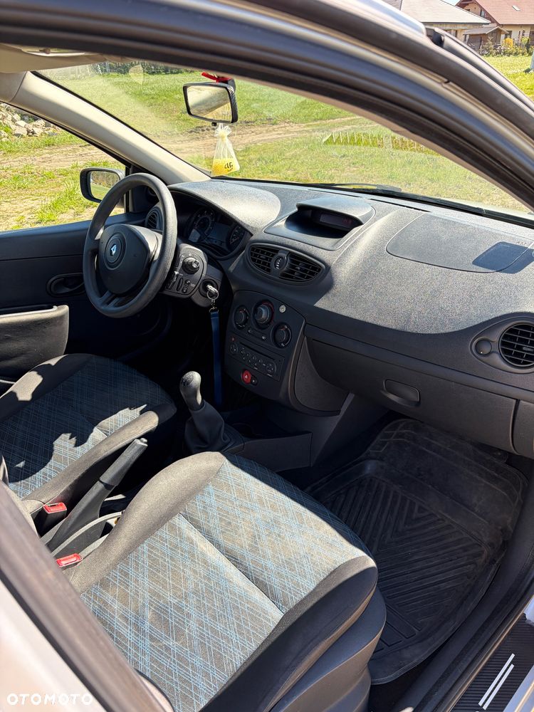 Renault Clio - 24