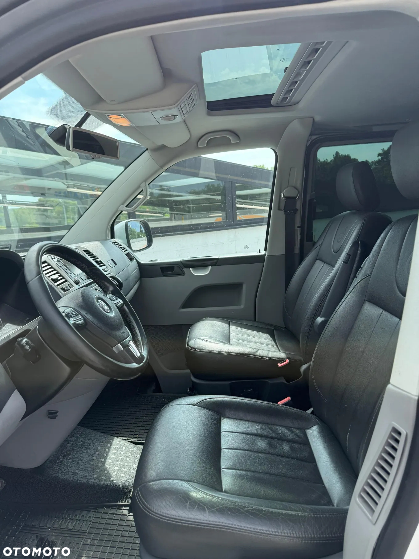 Volkswagen Multivan - 17