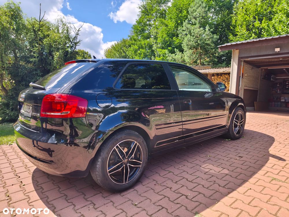 Audi A3 3-drzwiowe 2.0 TDI DPF Ambiente - 3