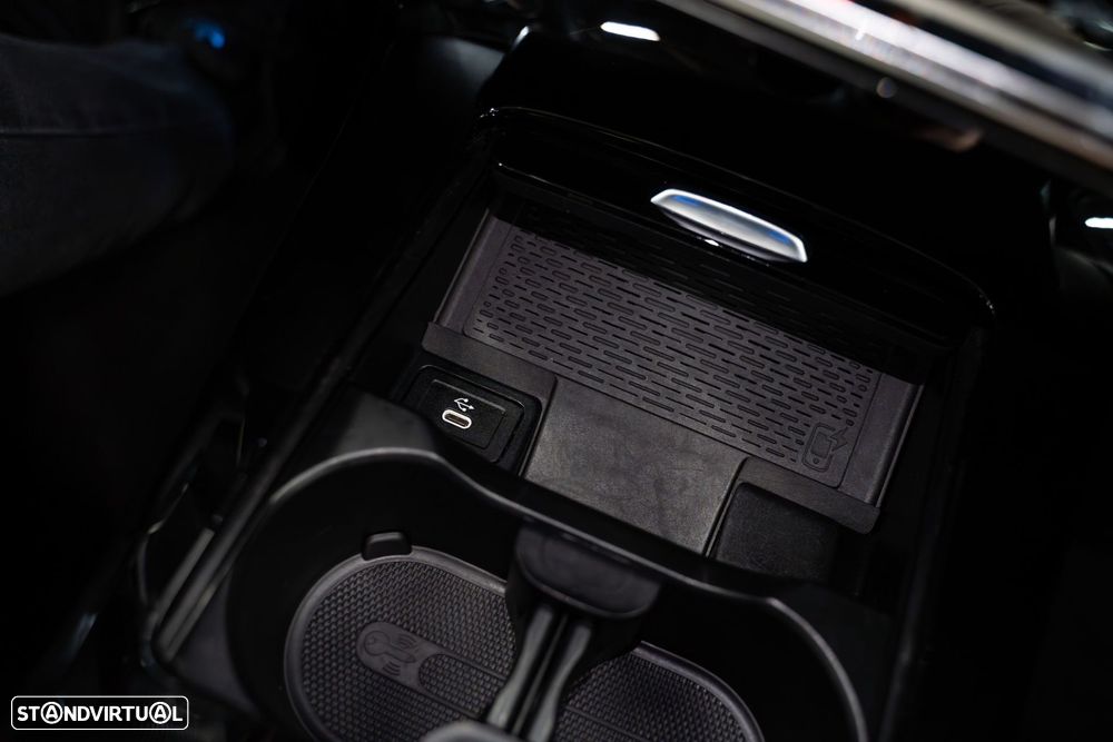 Mercedes-Benz A 250 e 8G-DCT AMG Line - 39