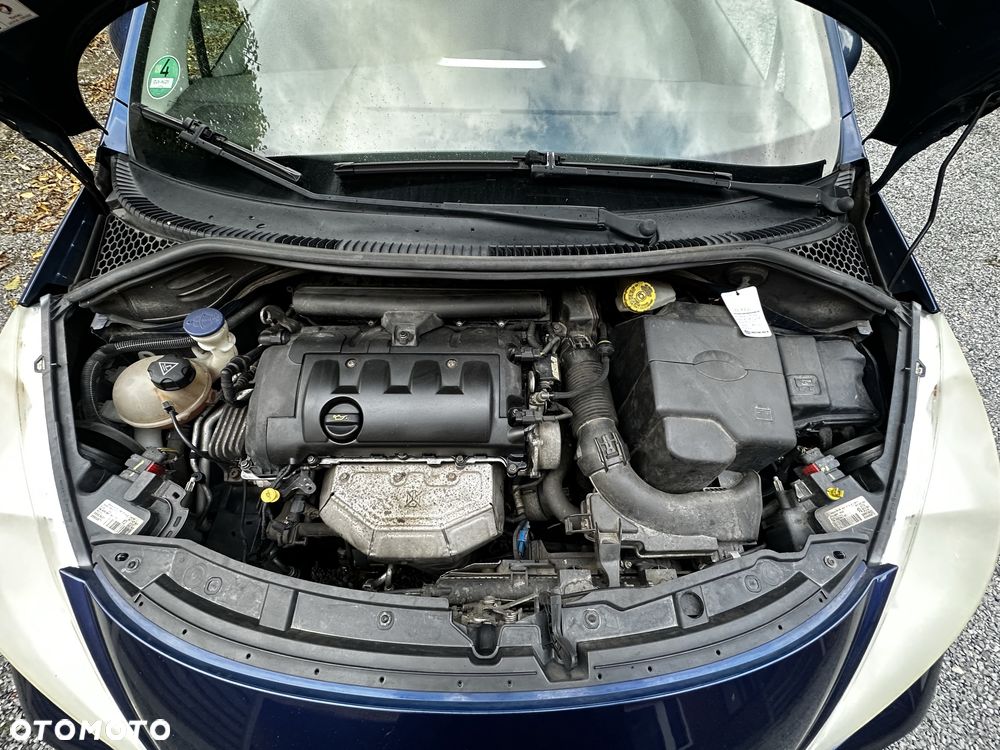 Peugeot 207 - 8