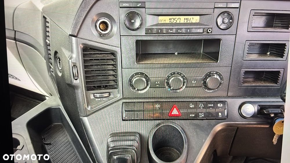 Mercedes-Benz 1824 - 5