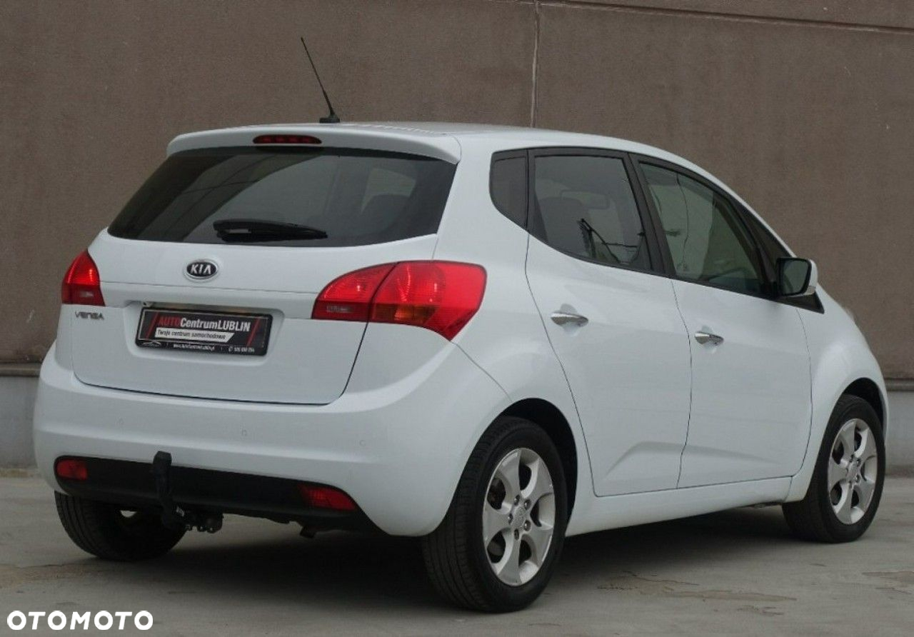 Kia Venga - 10