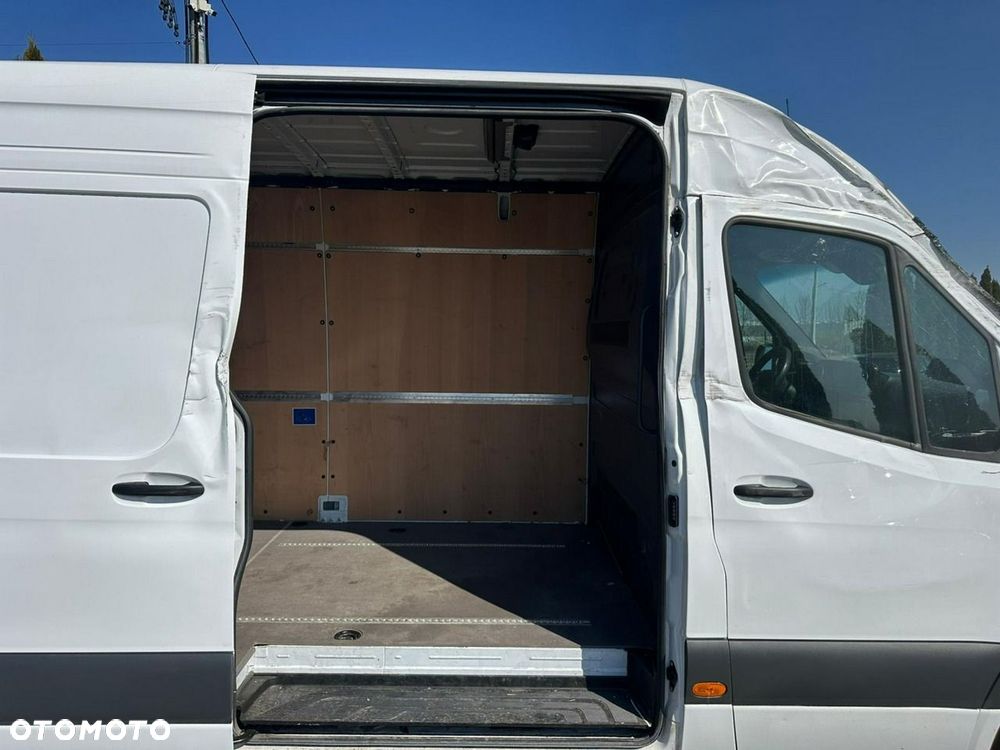 Mercedes-Benz Sprinter - 13
