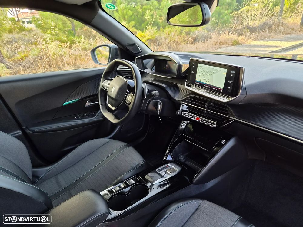 Peugeot 2008 1.2 PureTech Allure EAT8 - 14