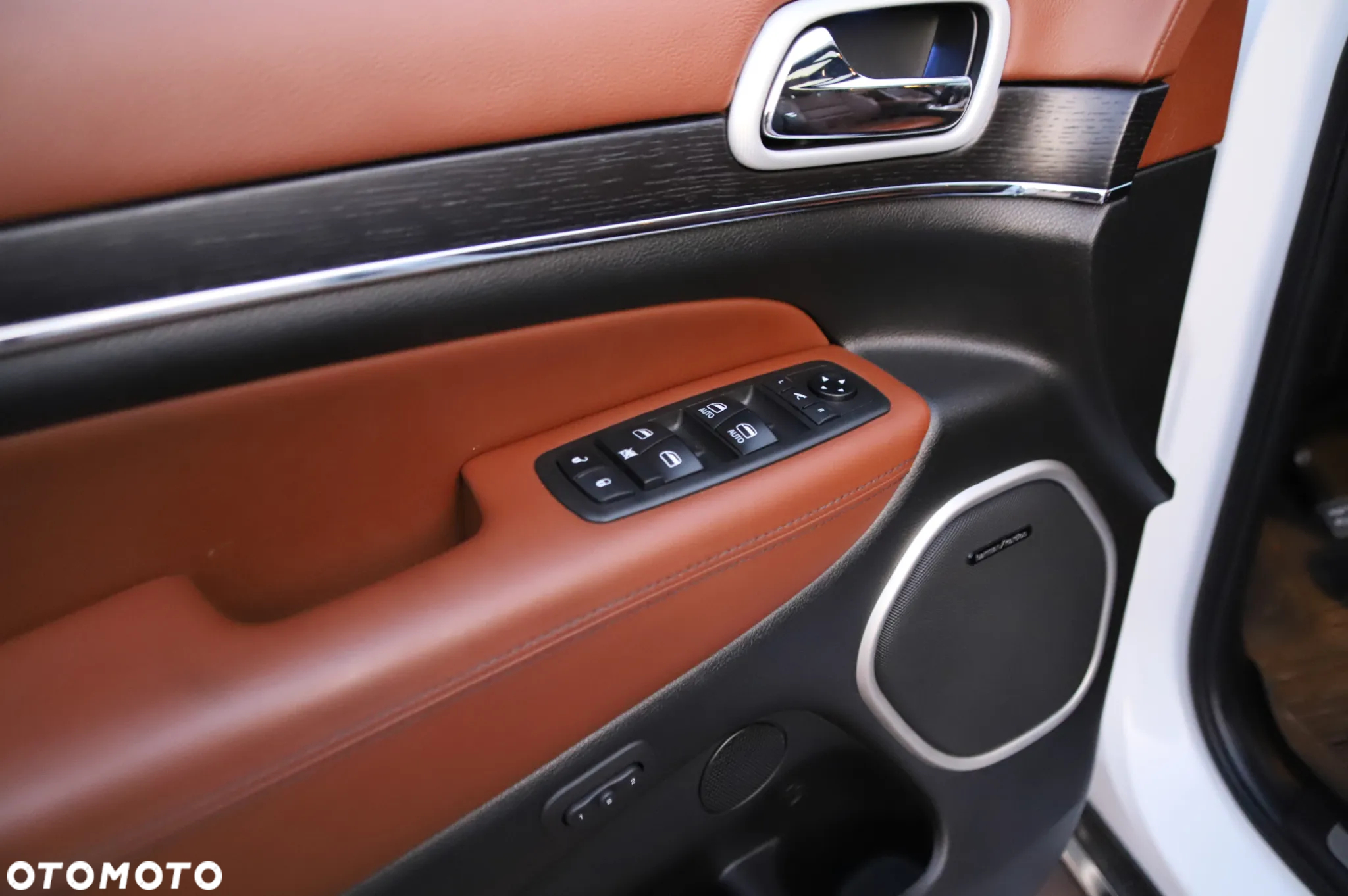 Jeep Grand Cherokee 5.7 V8 Summit - 8
