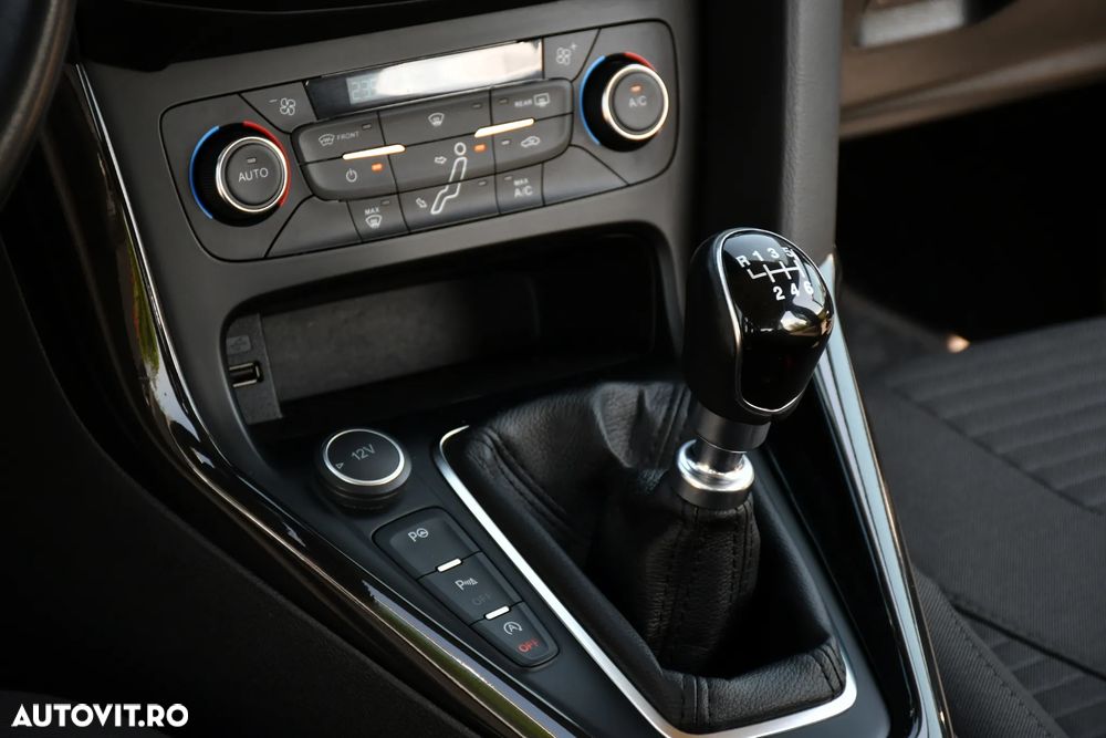 Ford Focus 1.5 EcoBlue Start-Stopp-System TITANIUM DESIGN - 36