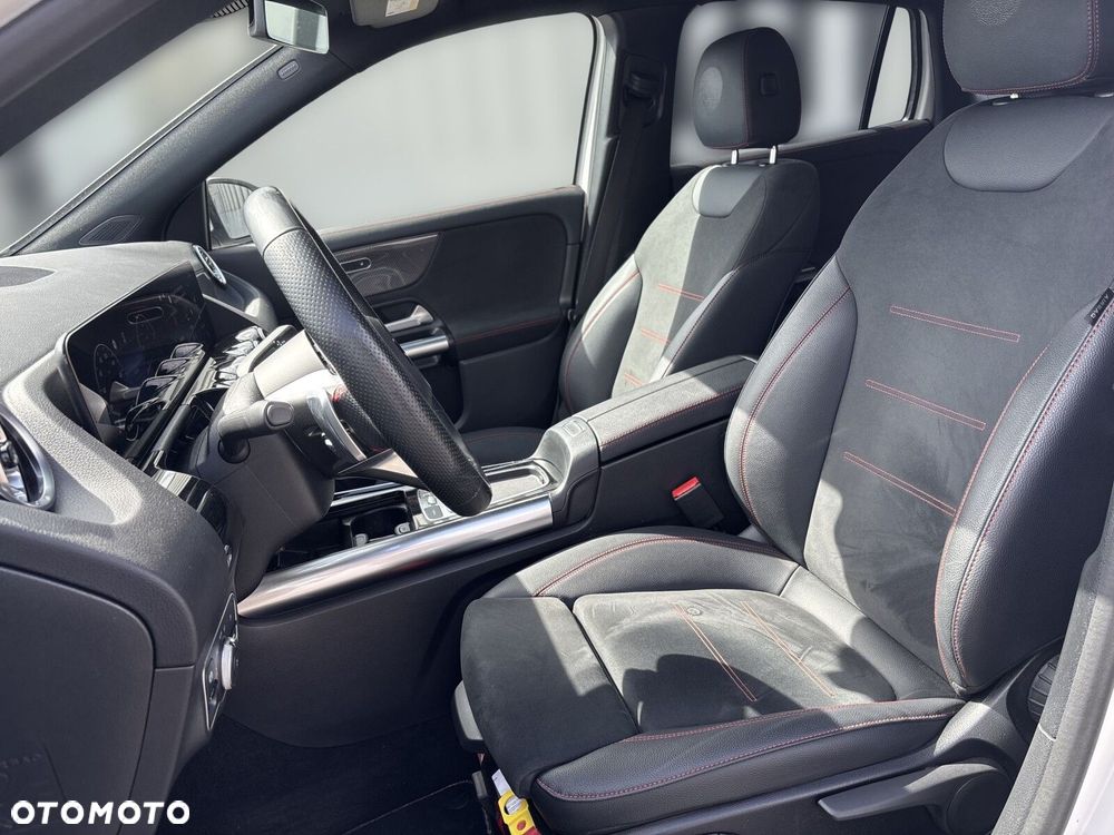 Mercedes-Benz GLA - 16