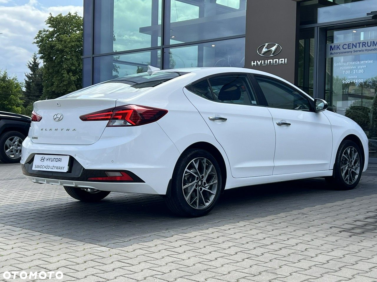 Hyundai Elantra - 8